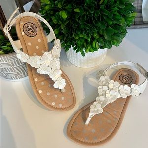 ⭐️2 for $30⭐️ADORABLE SANDAL W/FLORAL APPLIQUÉ